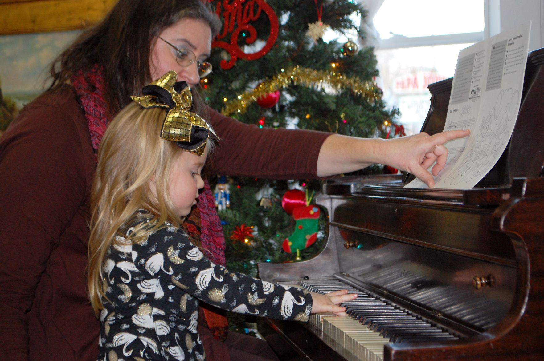 main art Reagan Cunningham with Jenifer Howland.JPG